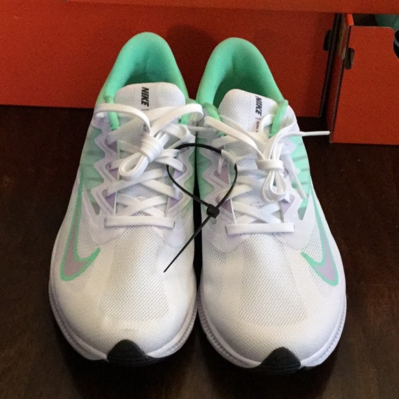 NIKE WOMENS QUEST 3 RUNNING SHOE - Picture 2 of 12